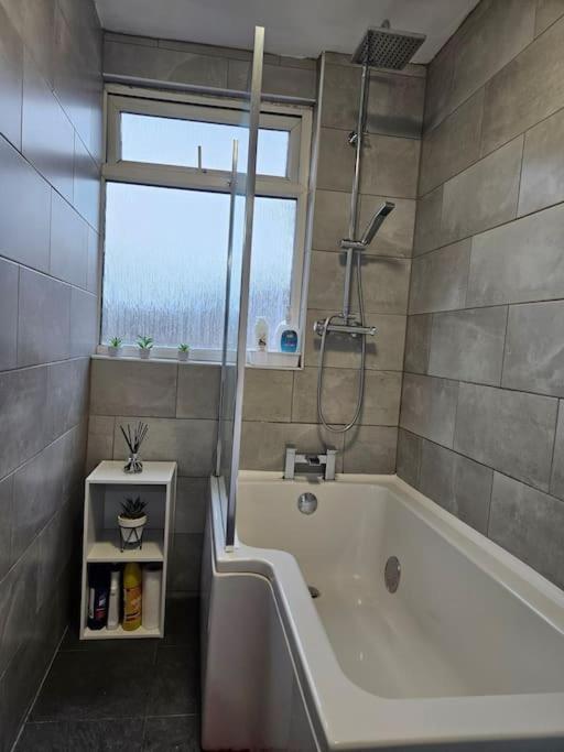 Chic Urban Gem - 3 Min From Duddeston Station Holiday home *