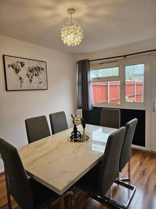 Chic Urban Gem - 3 Min From Duddeston Station Holiday home